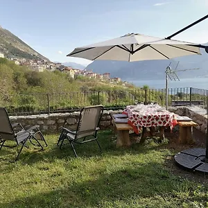 Casa Sasso , Tavernola Bergamasca Italia